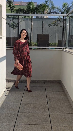 Vestido Curto Crepe Com Babado Vinho